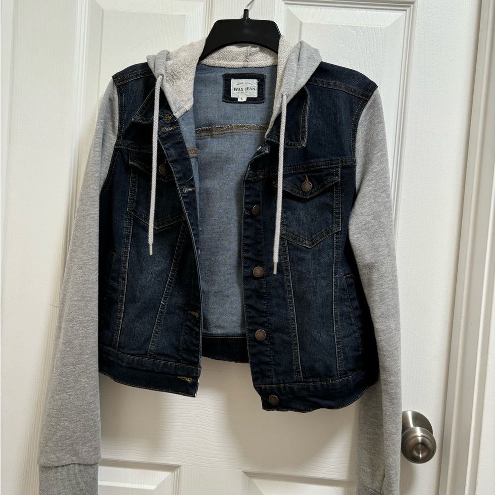Large Denim jacket sweatshirt combo. Like new light weight.